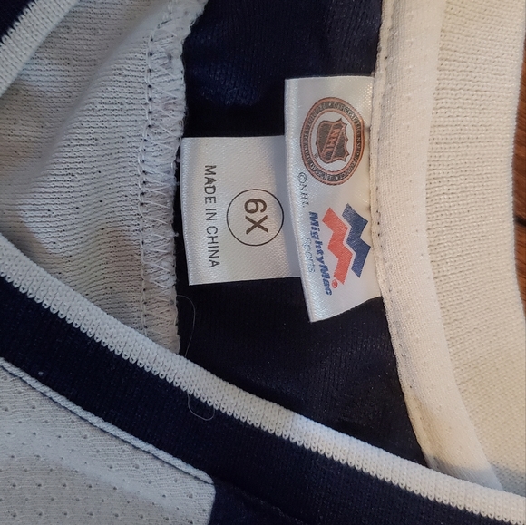 Toronto Maple Leaf Hockey Shirt, Kid's size 6x - Picture 3 of 6